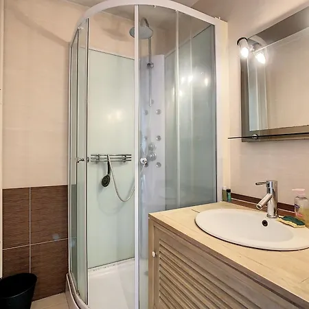 Dans De 100m2 Apartment *
