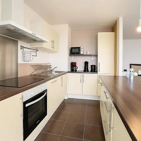 Spacieux De 100m2 Apartment *